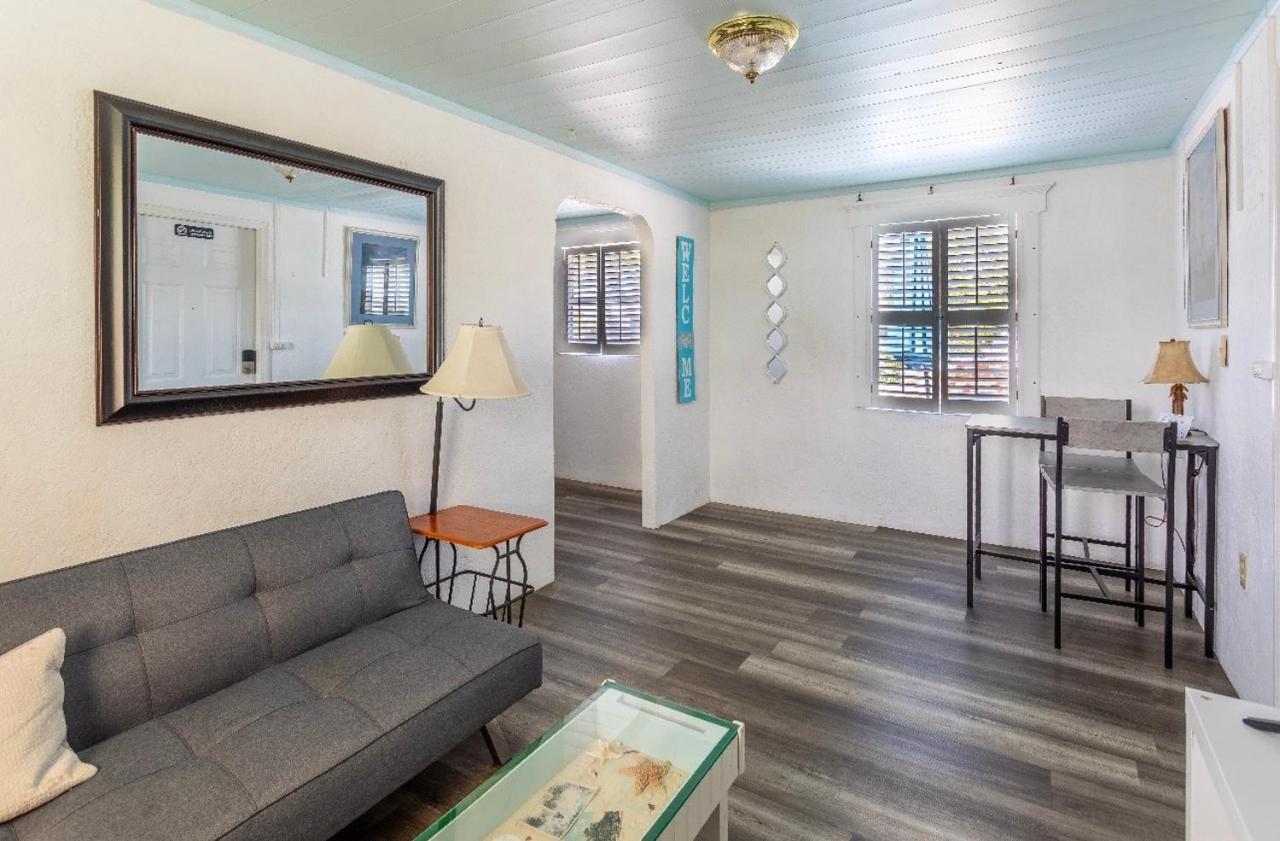 Bungalow 1 Minute From The Beach Suite #3 Englewood Εξωτερικό φωτογραφία